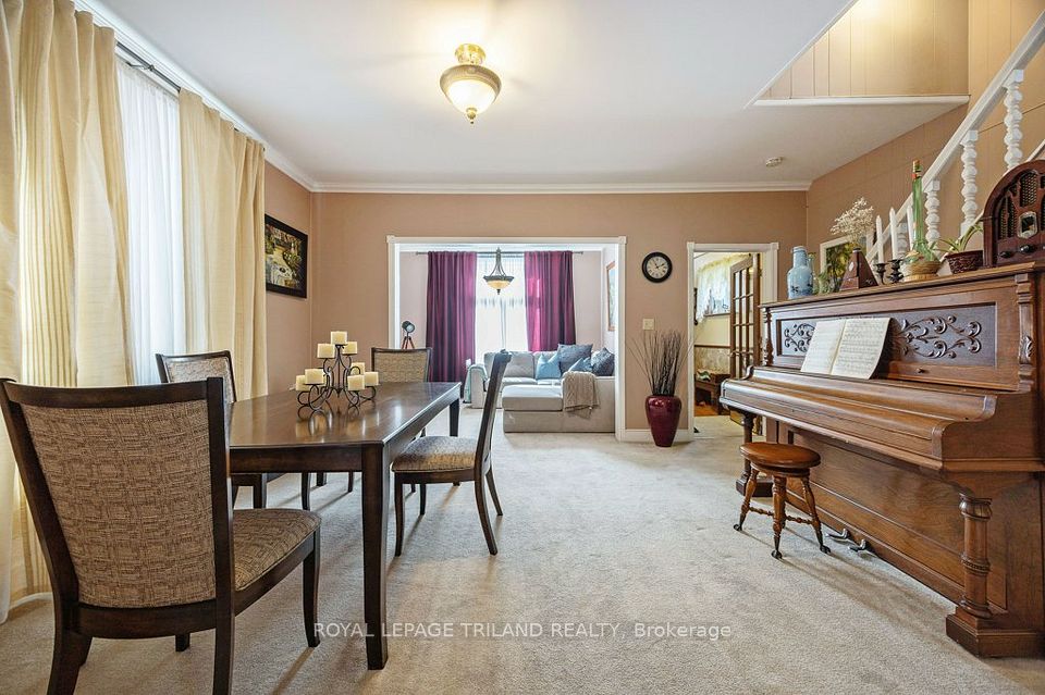 1030 York Street, London East, ON N5W 2T5 12