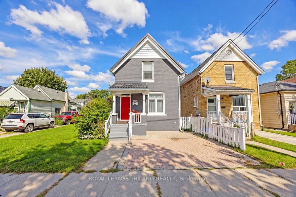 1030 York Street, London East, ON N5W 2T5 5