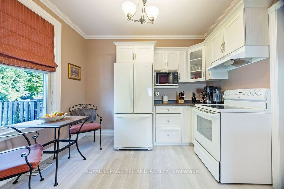 1030 York Street, London East, ON N5W 2T5 14