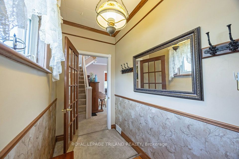 1030 York Street, London East, ON N5W 2T5 7