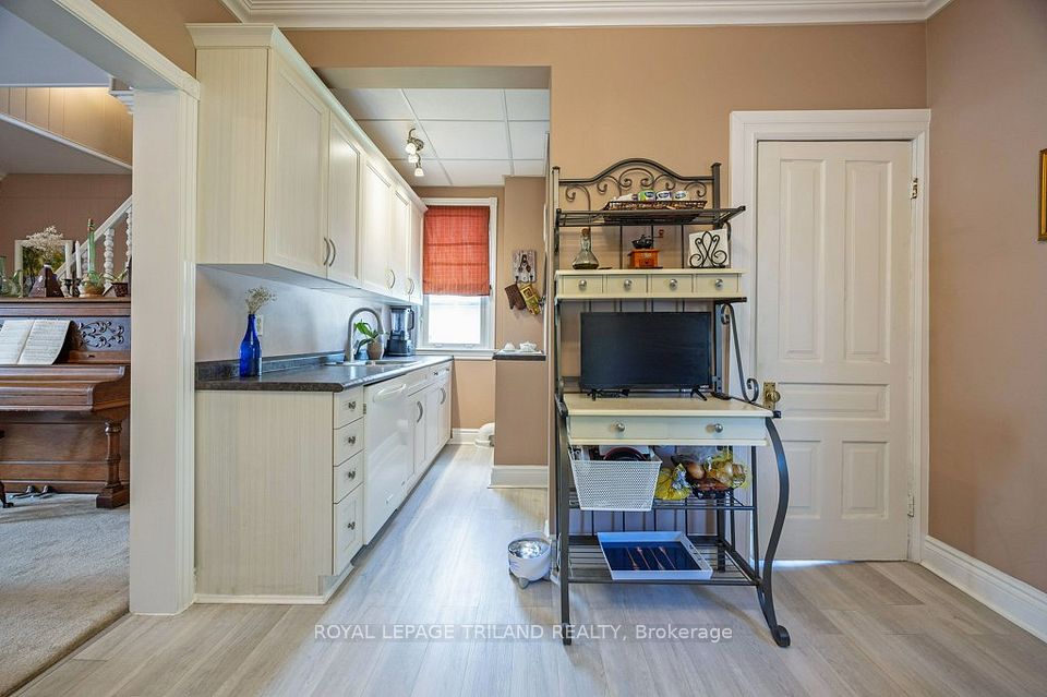1030 York Street, London East, ON N5W 2T5 16