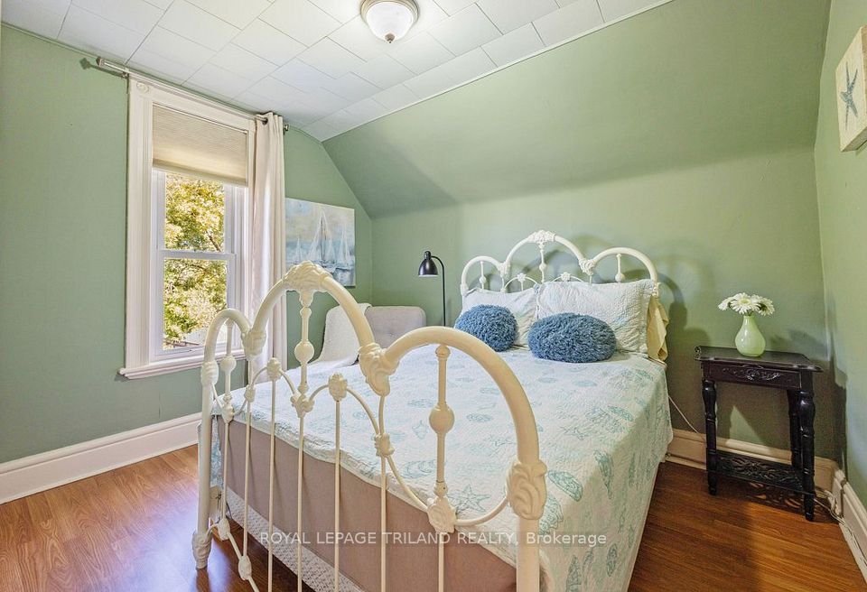 1030 York Street, London East, ON N5W 2T5 22