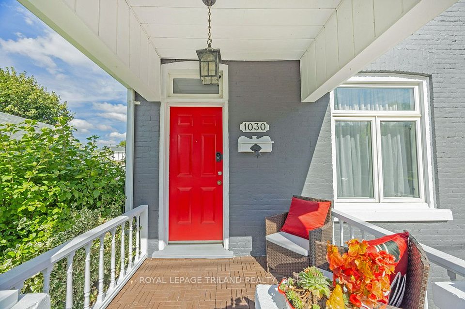 1030 York Street, London East, ON N5W 2T5 2