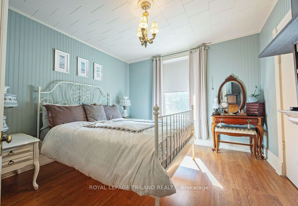 1030 York Street, London East, ON N5W 2T5 21