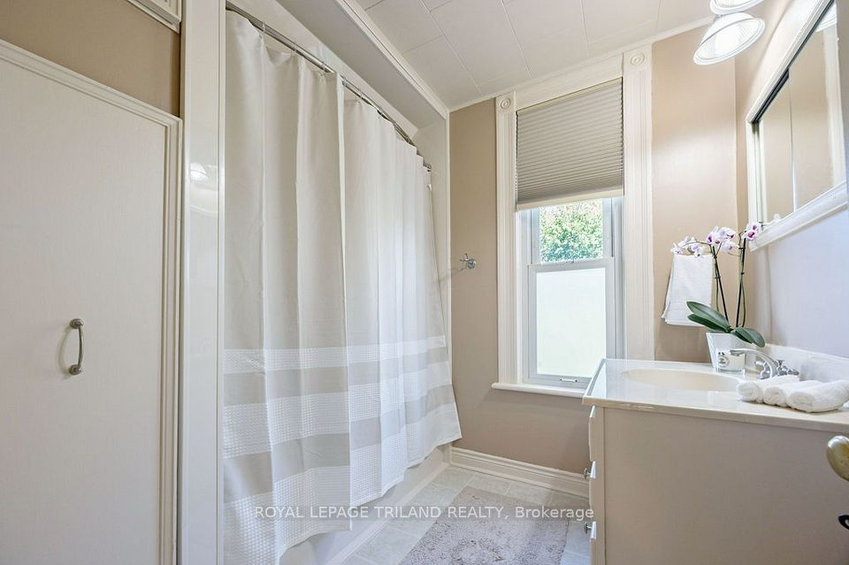 1030 York Street, London East, ON N5W 2T5 24