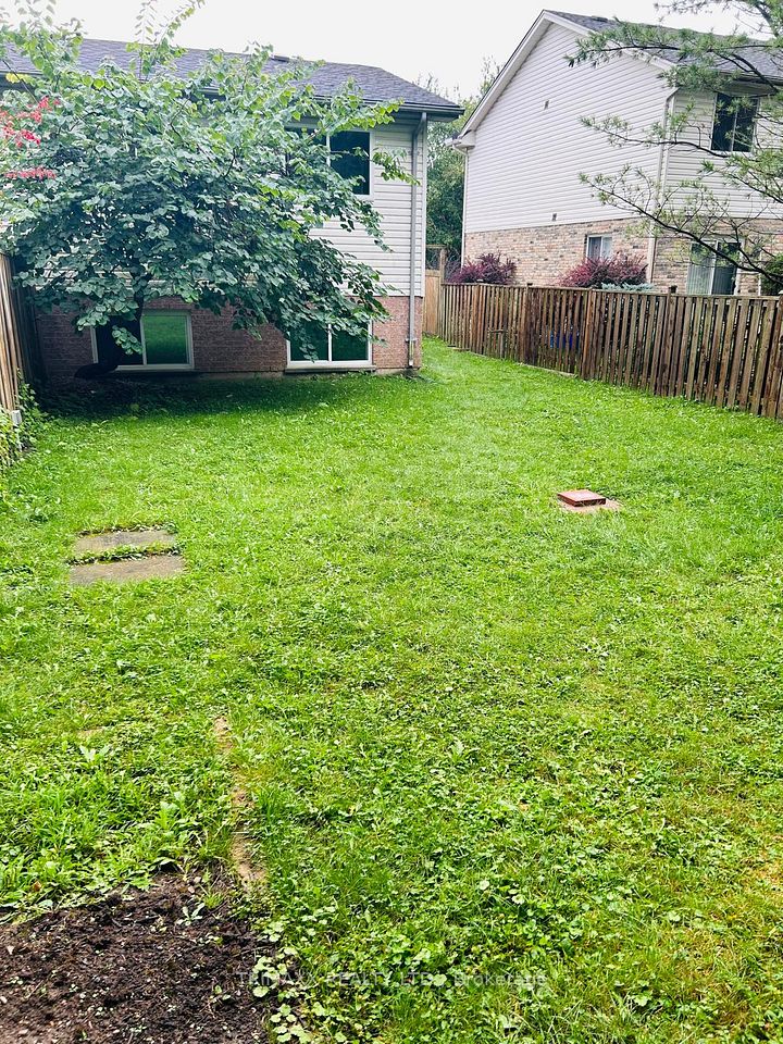 54 TANOAK Drive, London North, ON N6G 5A1 25