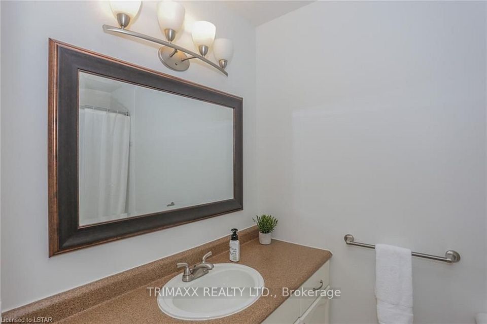 54 TANOAK Drive, London North, ON N6G 5A1 18