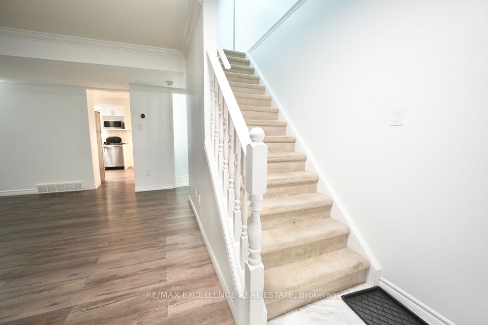 41 Roman Crescent, London East, ON N5V 4W4 13