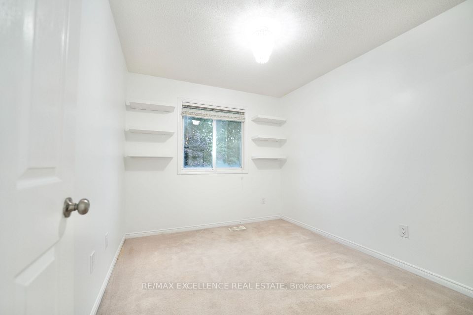 41 Roman Crescent, London East, ON N5V 4W4 19