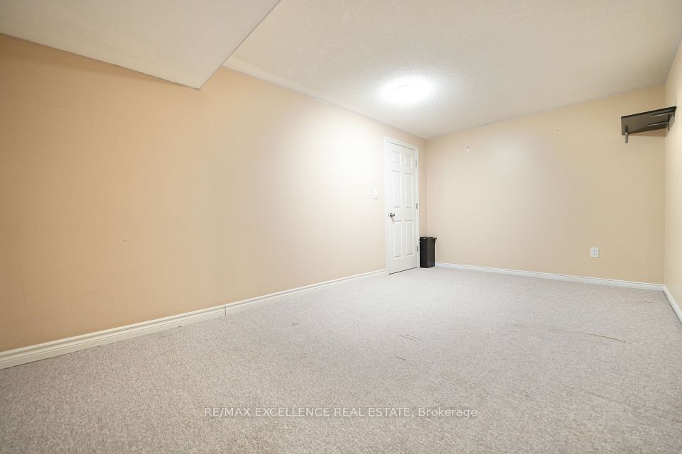 41 Roman Crescent, London East, ON N5V 4W4 21