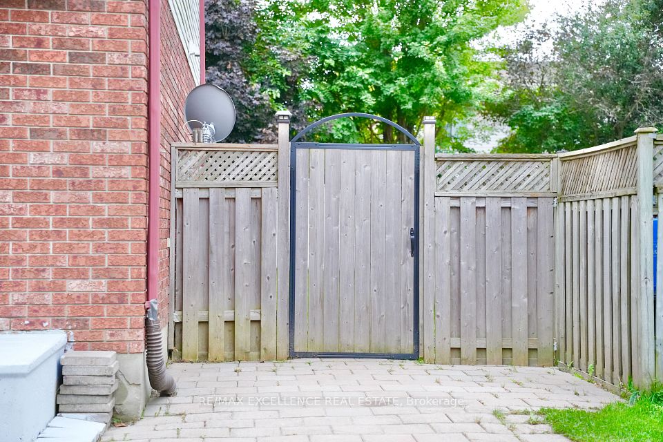 41 Roman Crescent, London East, ON N5V 4W4 23