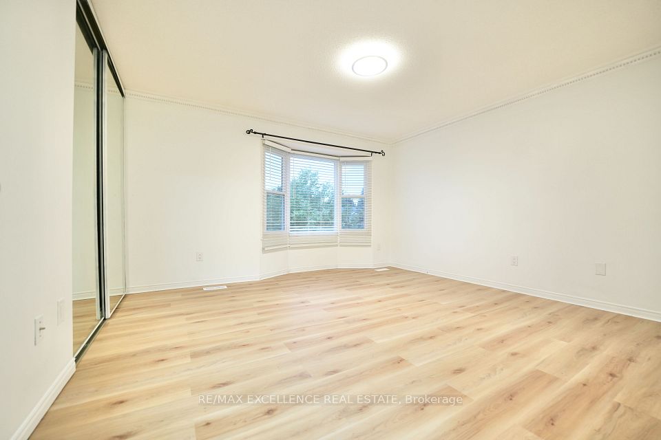 41 Roman Crescent, London East, ON N5V 4W4 14
