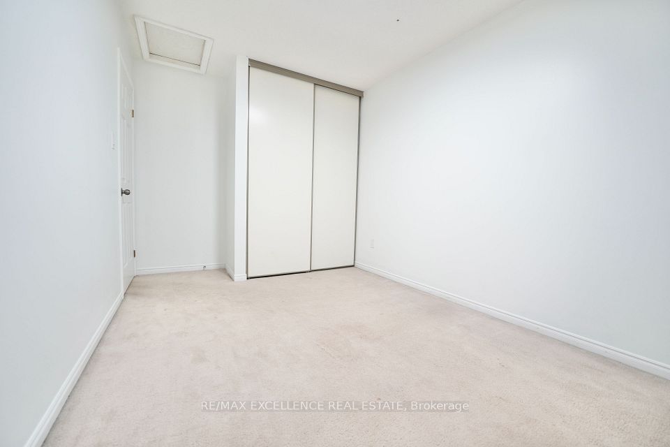 41 Roman Crescent, London East, ON N5V 4W4 18