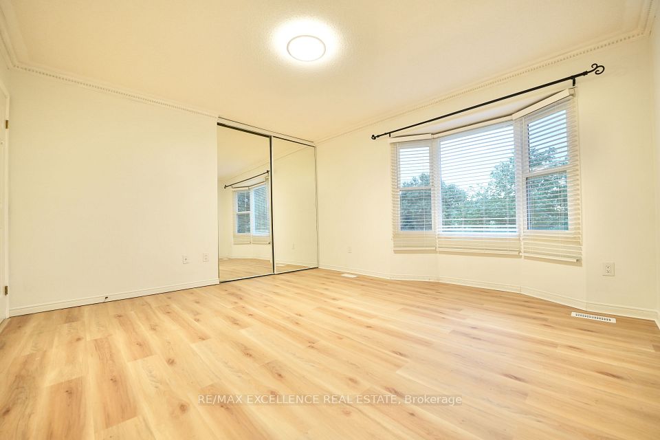 41 Roman Crescent, London East, ON N5V 4W4 15