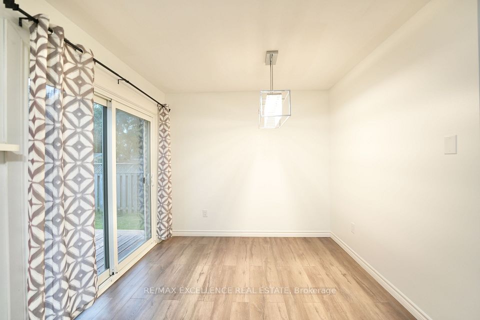 41 Roman Crescent, London East, ON N5V 4W4 11