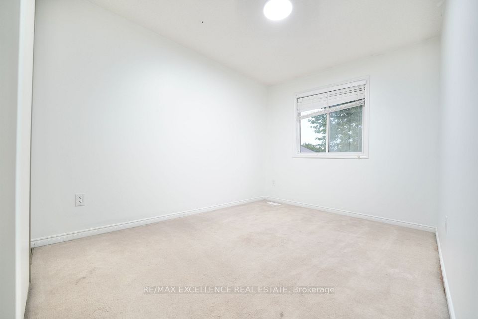 41 Roman Crescent, London East, ON N5V 4W4 17