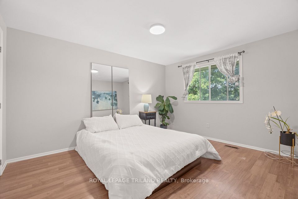 1769 Aldersbrook Road, London North, ON N6G 3E2 17