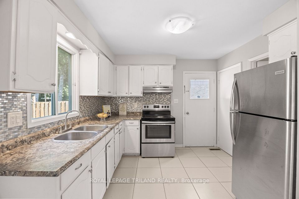 1769 Aldersbrook Road, London North, ON N6G 3E2 11