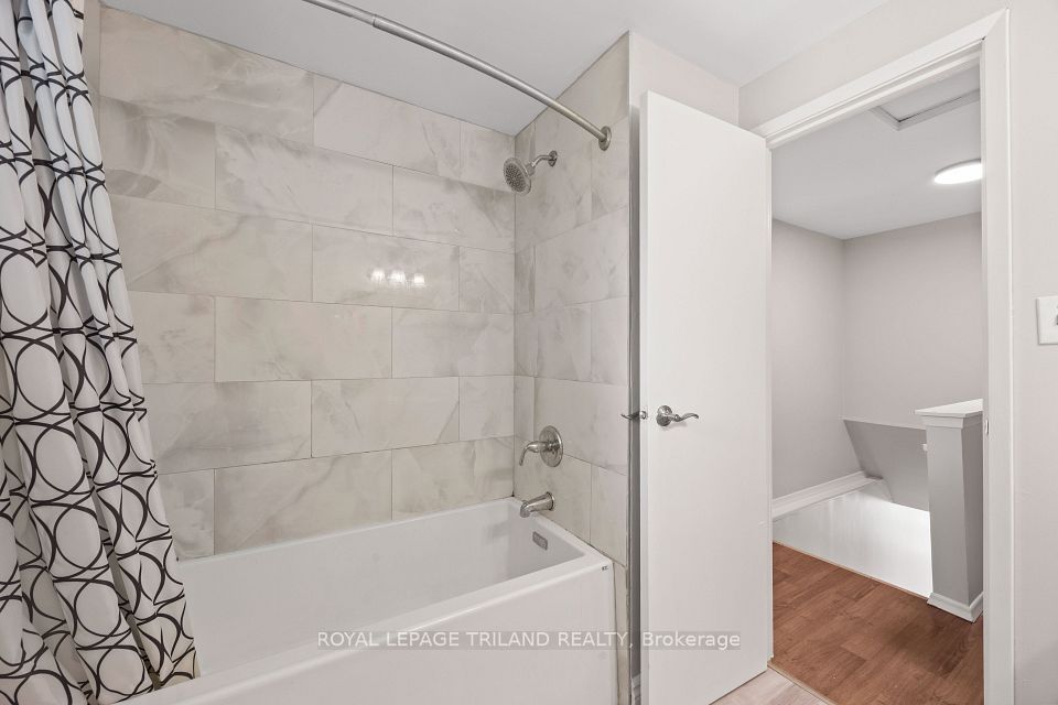 1769 Aldersbrook Road, London North, ON N6G 3E2 16