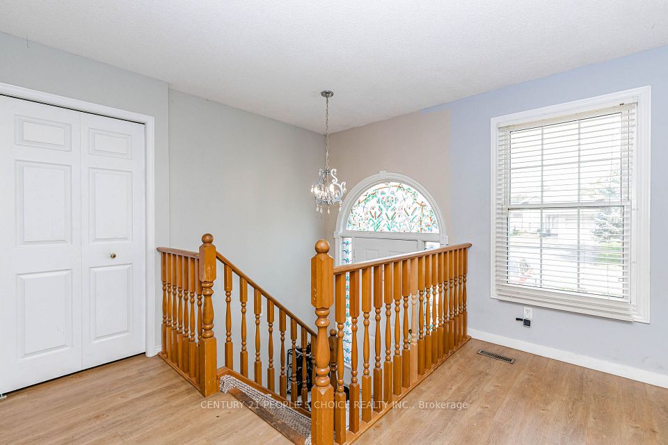 29 Julia Court, London East, ON N5V 4X1 8