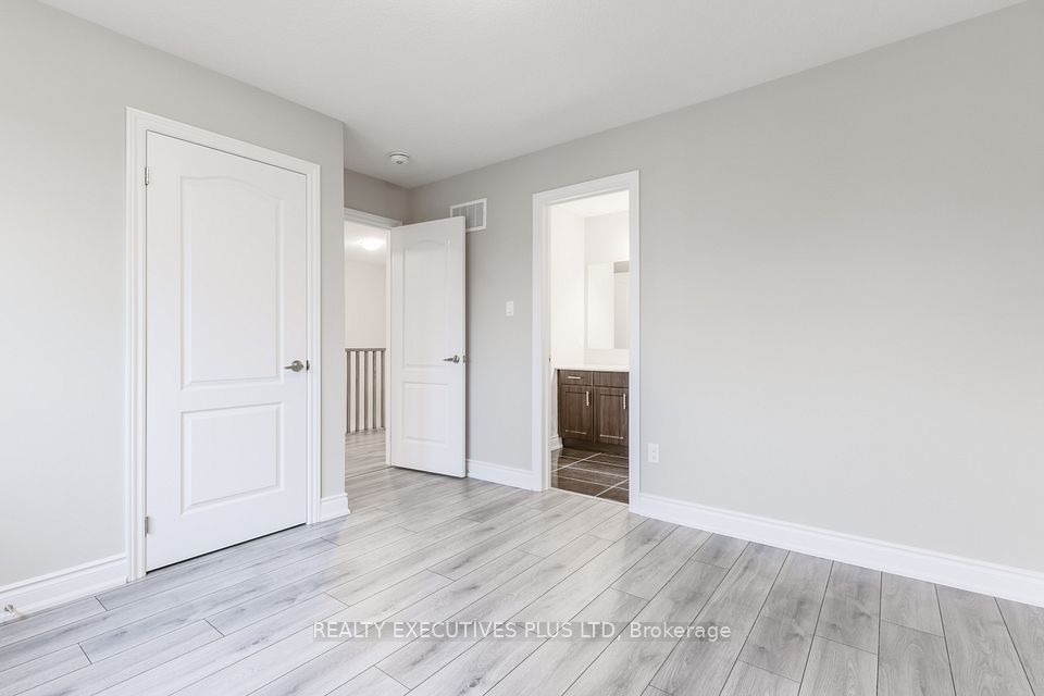 15 Venture Way, Thorold, ON L2V 0G9 17