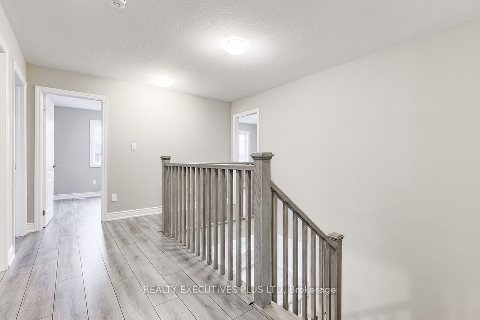 15 Venture Way, Thorold, ON L2V 0G9 14