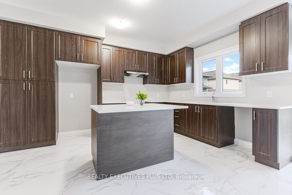 15 Venture Way, Thorold, ON L2V 0G9 9