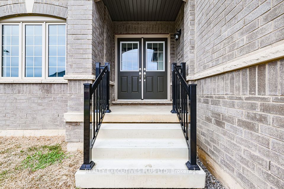 15 Venture Way, Thorold, ON L2V 0G9 4