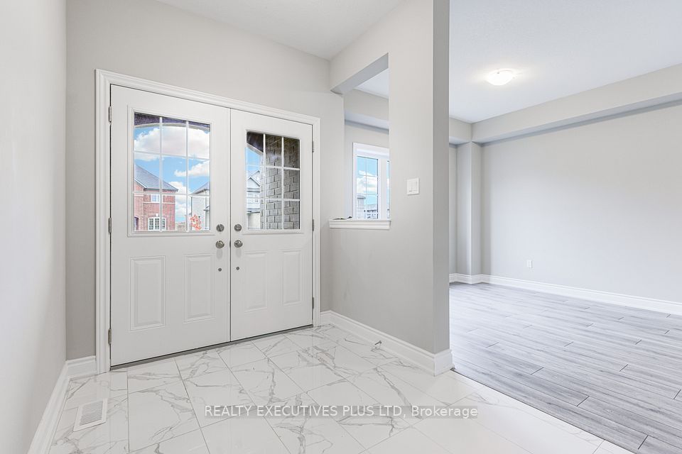 15 Venture Way, Thorold, ON L2V 0G9 5