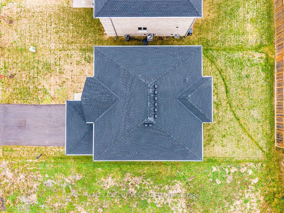 15 Venture Way, Thorold, ON L2V 0G9 3