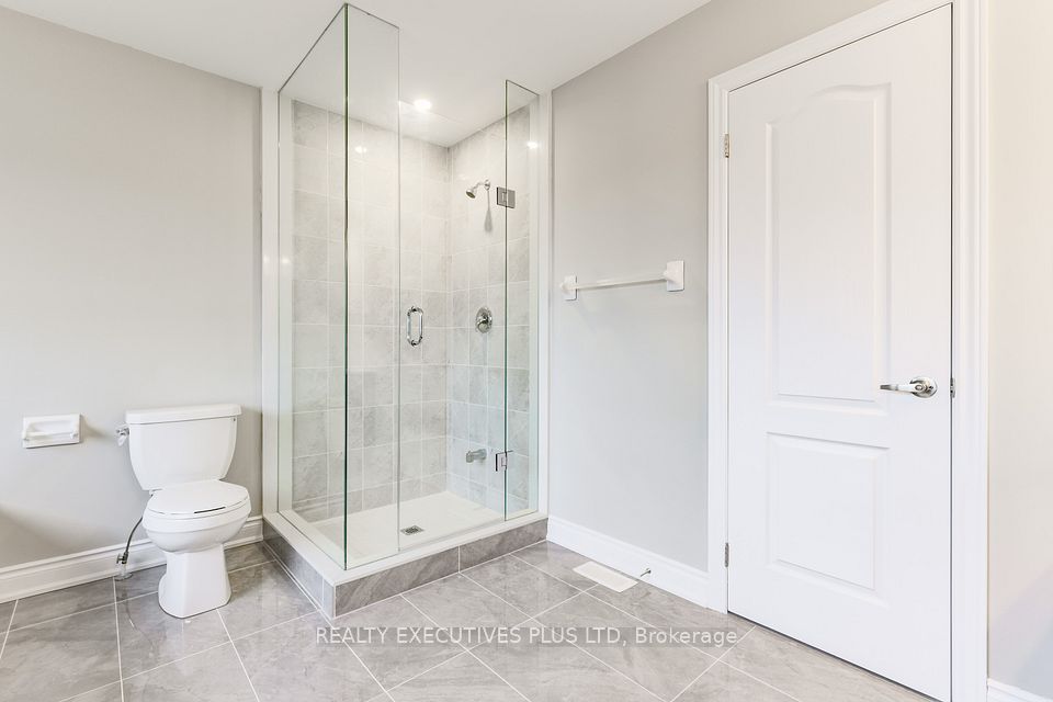 15 Venture Way, Thorold, ON L2V 0G9 20