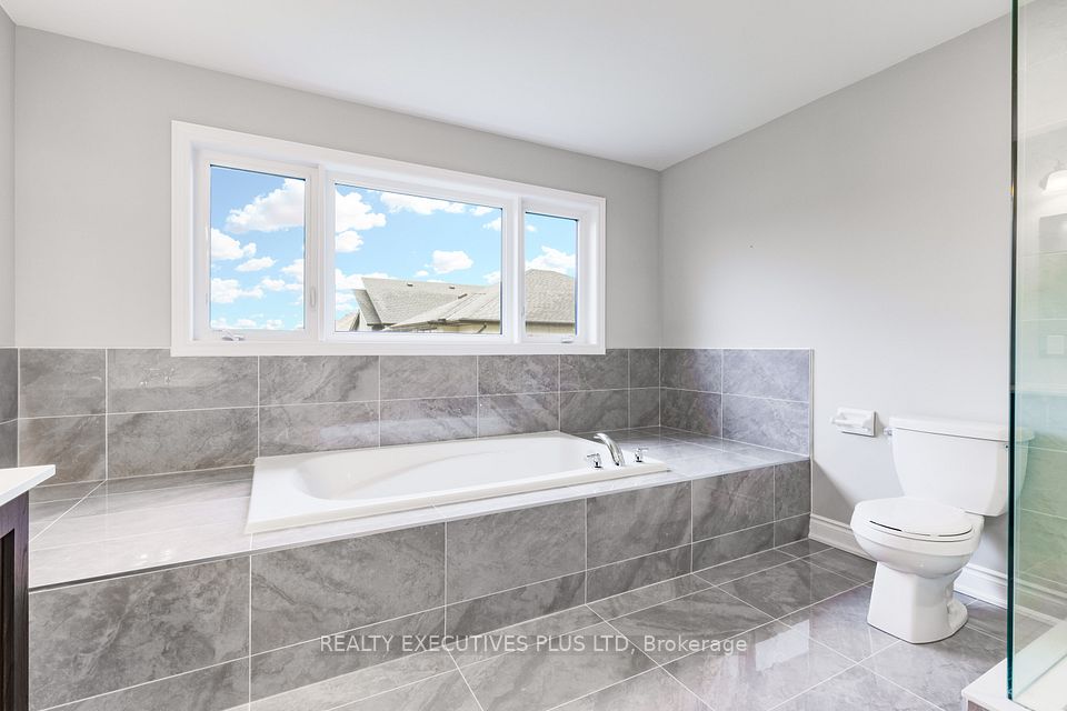15 Venture Way, Thorold, ON L2V 0G9 19