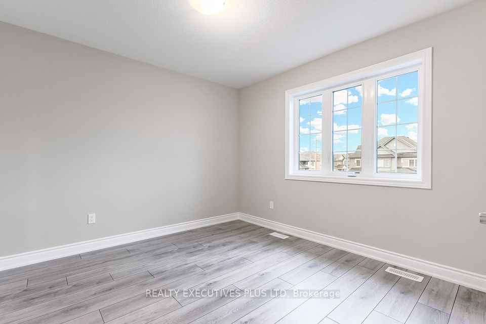 15 Venture Way, Thorold, ON L2V 0G9 24