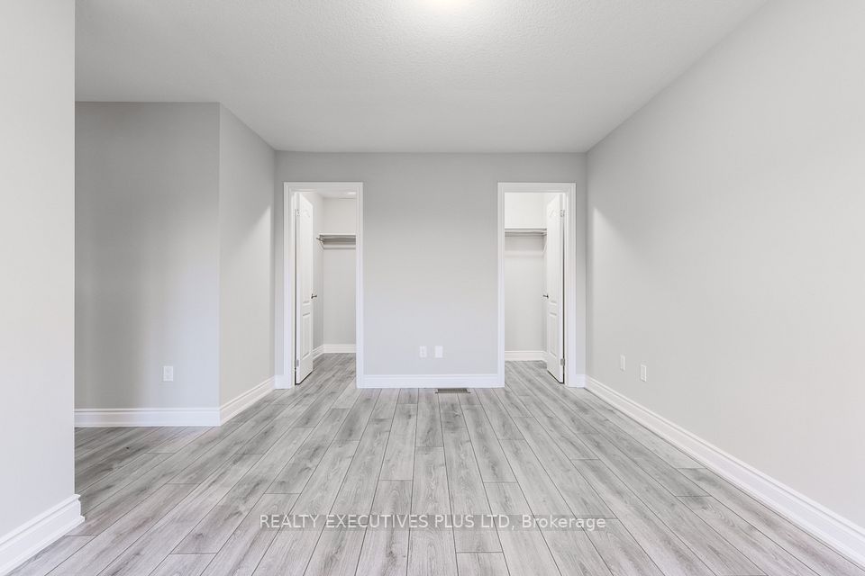 15 Venture Way, Thorold, ON L2V 0G9 21