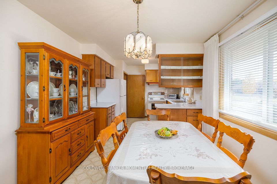 70 Rose Avenue, Thorold, ON L2V 3C8 9
