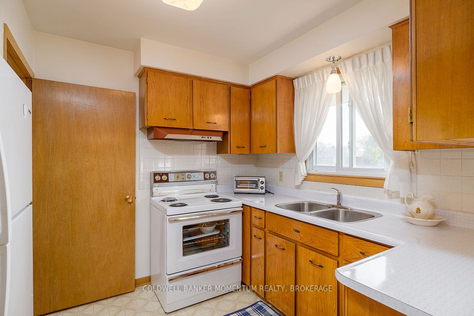 70 Rose Avenue, Thorold, ON L2V 3C8 11