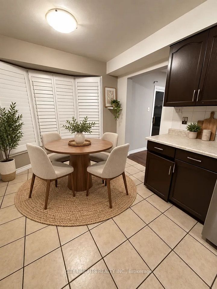 173 Mayberry Court Main, Waterloo, ON N2K 3K2 3