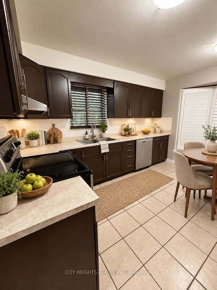 173 Mayberry Court Main, Waterloo, ON N2K 3K2 4