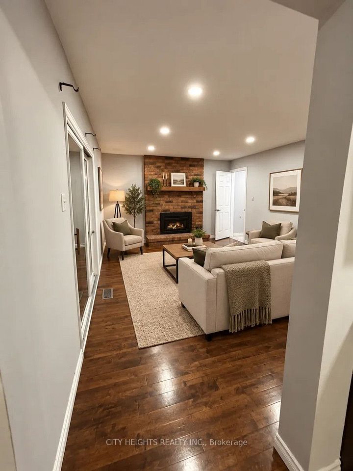 173 Mayberry Court Main, Waterloo, ON N2K 3K2 7
