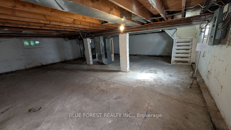 57 Homan Street, London East, ON N5Z 1A9 14