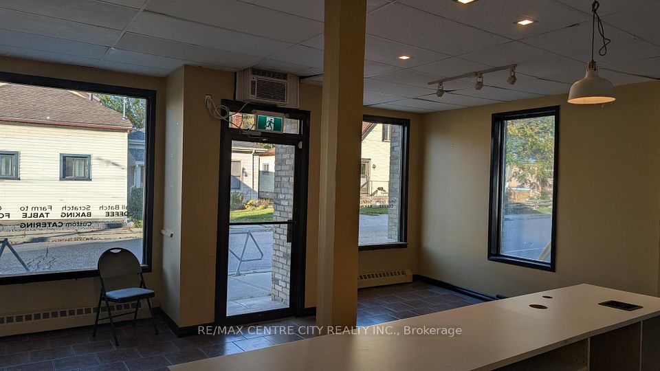 48 Blackfriars Street Main, London North, ON N6H 1K7 4