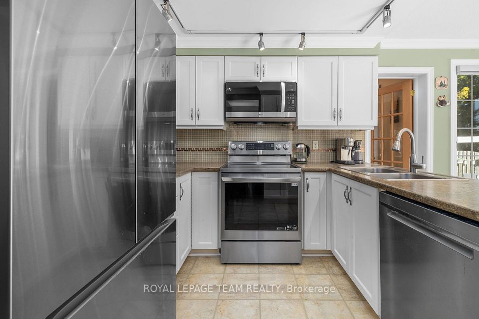 67 Holitman Drive, Barrhaven, ON K2J 2S5 17