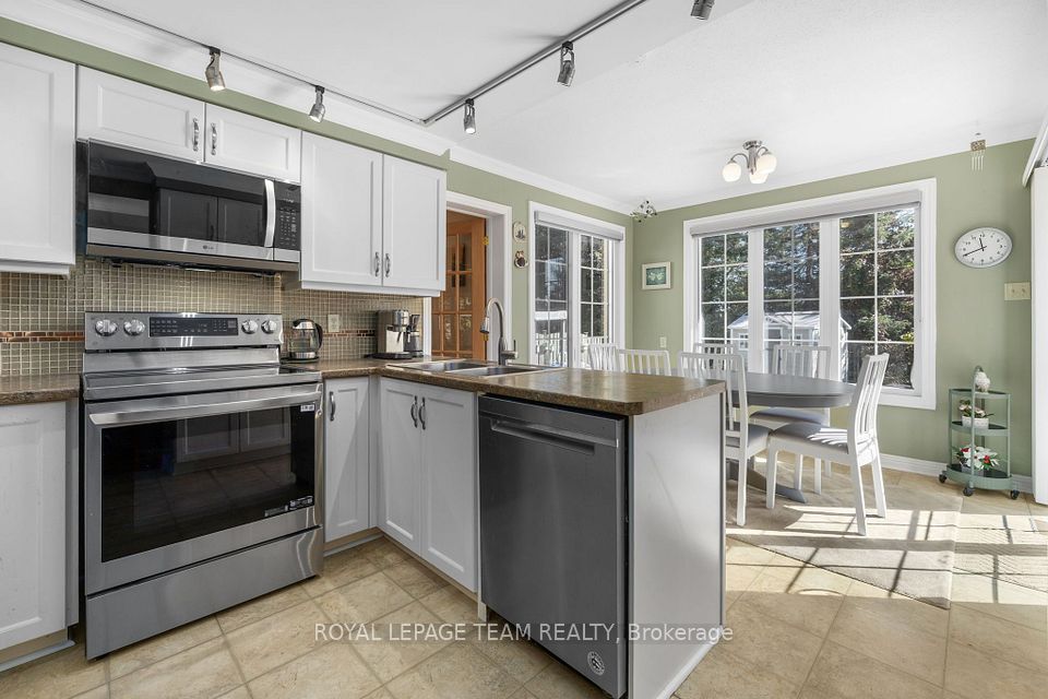 67 Holitman Drive, Barrhaven, ON K2J 2S5 18