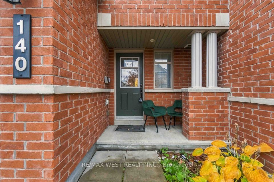 Att/Row/Townhouse at 140 Lerta Way, Orleans - Cumberland and Area, ON K4A 0W5
