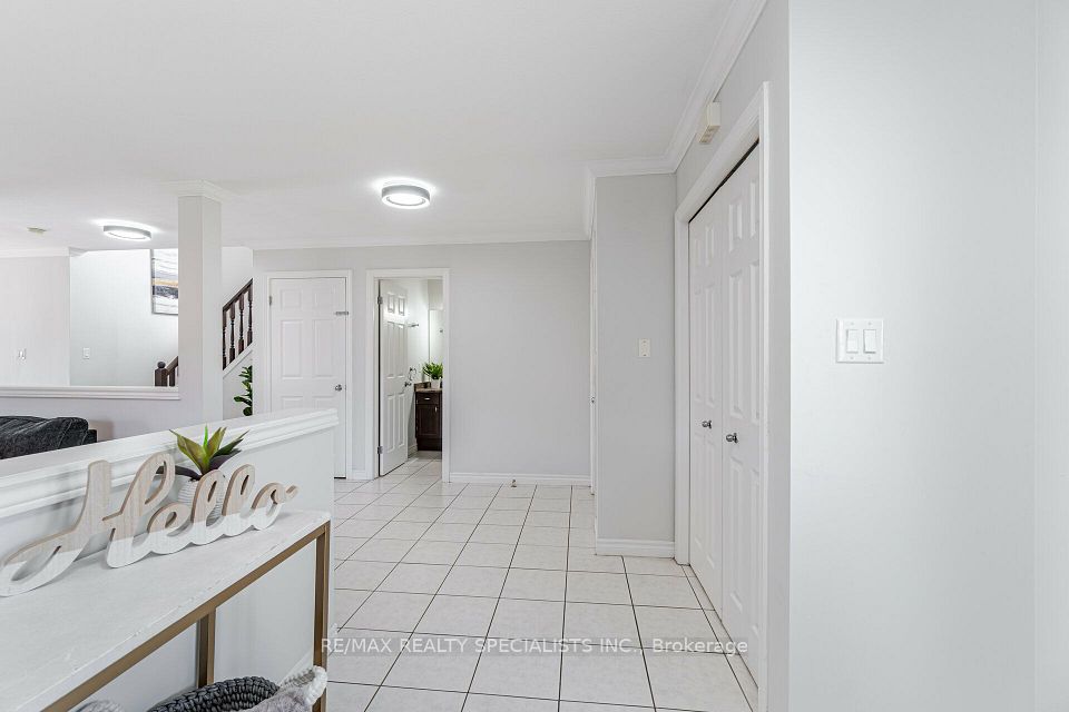 1435 Mickleborough Drive, London North, ON N6G 5R5 6