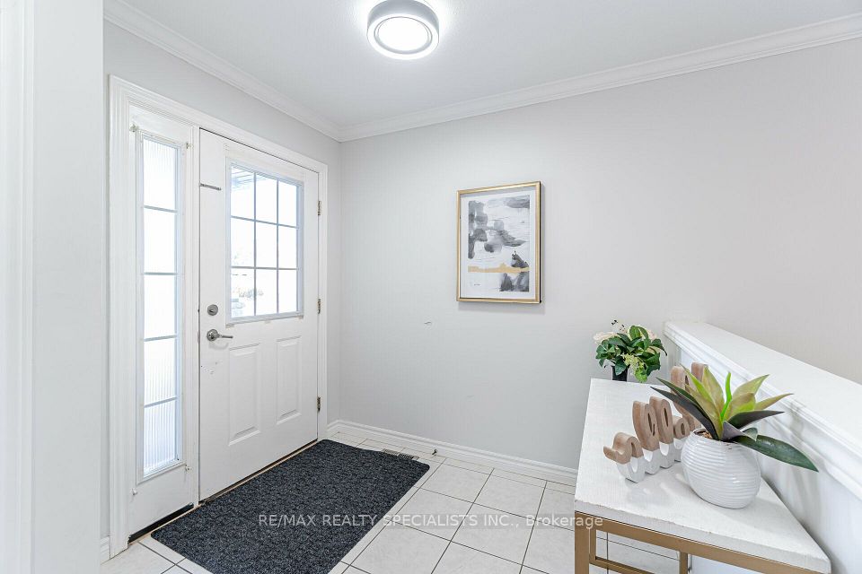 1435 Mickleborough Drive, London North, ON N6G 5R5 5