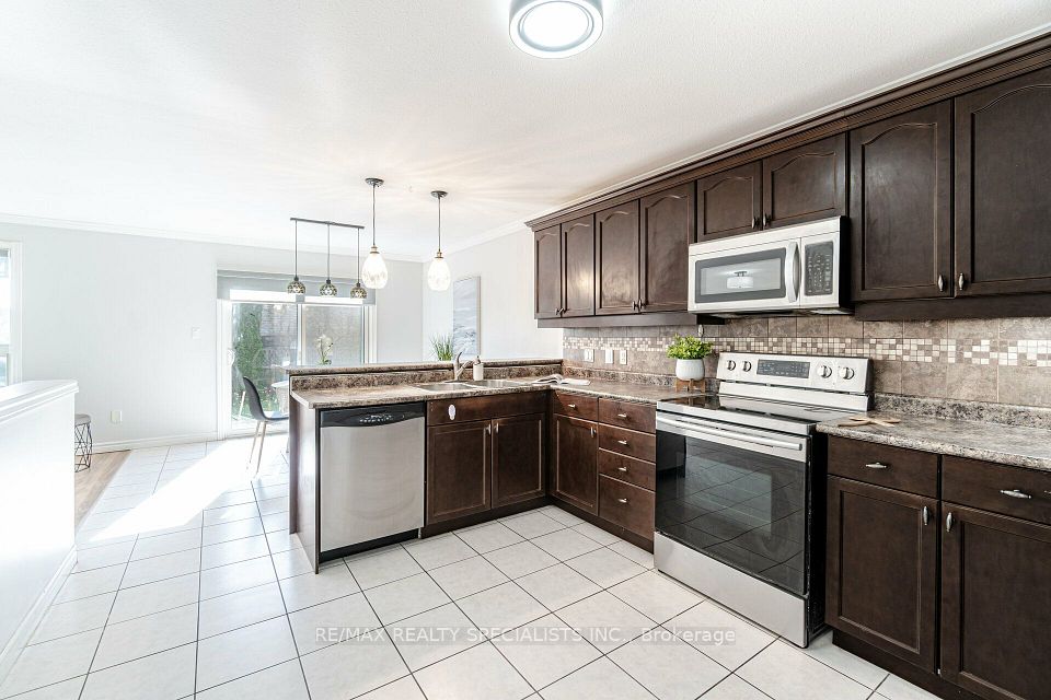 1435 Mickleborough Drive, London North, ON N6G 5R5 12