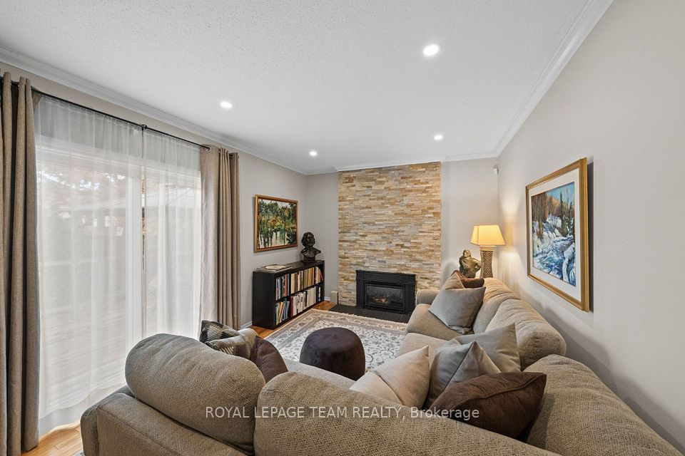 16 Phylis Street, Barrhaven, ON K2J 1V2 17