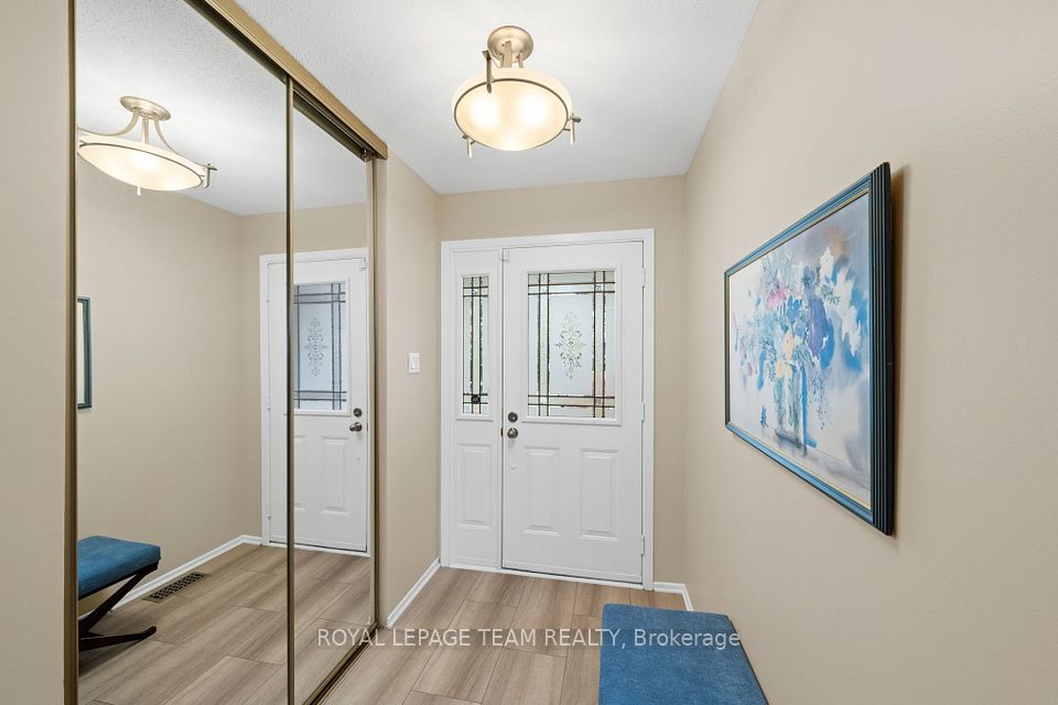 16 Phylis Street, Barrhaven, ON K2J 1V2 4