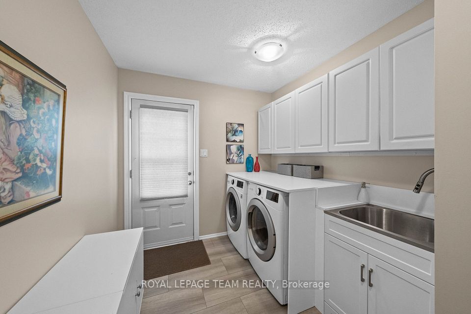 16 Phylis Street, Barrhaven, ON K2J 1V2 19